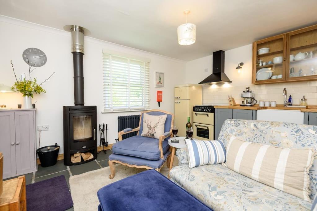 Bijou Coastal Apartment In Polperro With Hot Tub Onsite Parking Downhill Walk To Village Exterior foto
