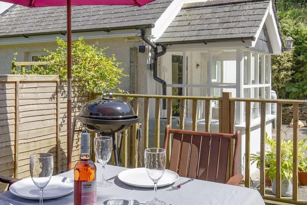 Bijou Coastal Apartment In Polperro With Hot Tub Onsite Parking Downhill Walk To Village Exterior foto